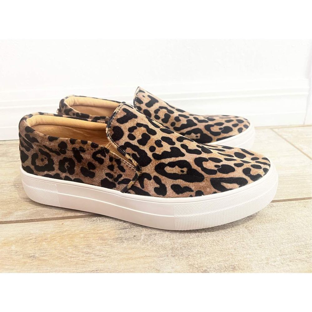 Steve Madden Gills cheetah slip on sneakers size 9.5